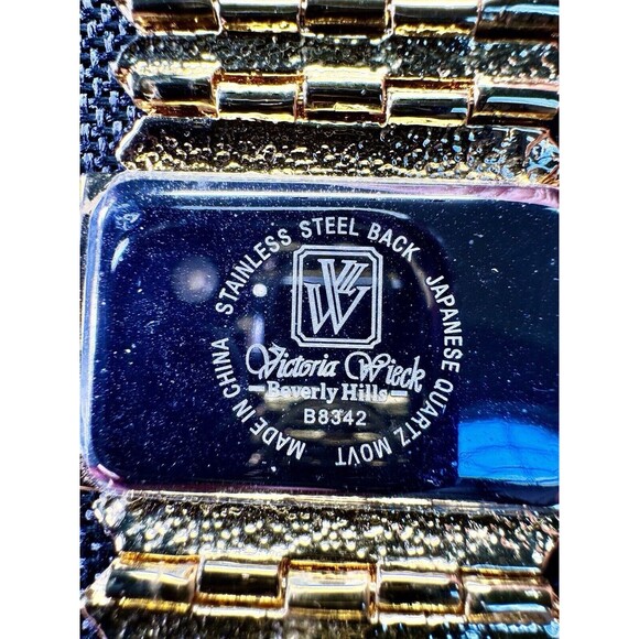 VINTAGE CLASSIC FULL RHINESTONE VICTORIA WIECK BEVERLY HILLS QUARTZ WATCH - Picture 8 of 8